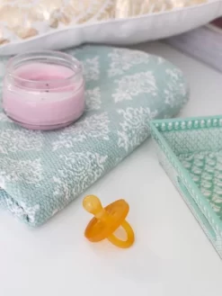 Sucette à Bout Rond Tout Latex 6 Mois+ SUAVINEX Naturel - Suavinex -Produit Pour Bébé sucette a bout rond tout latex 6 mois suavinex 2